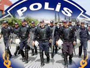 Polis Bayramda Görev Başında