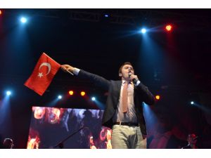 Mustafa Ceceli Çiftetelli Oynadı, İzleyenleri Coşturdu