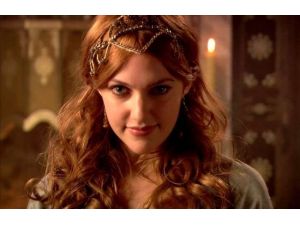 Hürrem Kösem Olarak Dönüyor