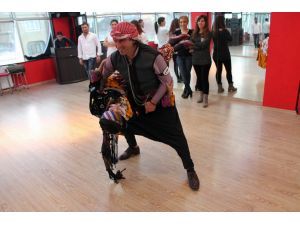 Diyarbakır’da Yöresel Kıyafetler İle Tango Gösterisi Yapıldı