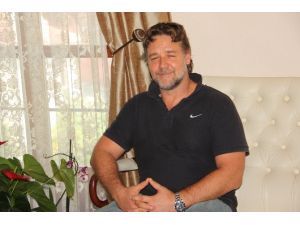 Russell Crowe Cem Yılmaz’ı Sildi