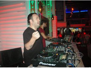 Özgür Aras’tan Dj Şov