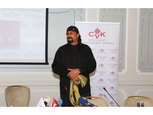 Steven Seagal: “Osmanlı Tarihini Yakından İnceliyorum”