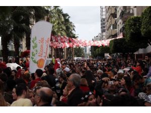 Portakal Çiçeği Karnavalı’nın Kortejine Binlerce Kişi Katıldı