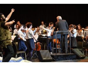 Doğuş Çocuk Senfoni Orkestrası’nın Onuncu Yıl Konserine Ünlüler Çocuklarıyla Katıldı