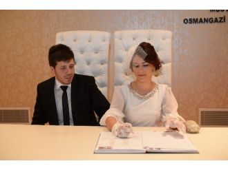 Özel Günde Nikah Dairesine Akın Ettiler