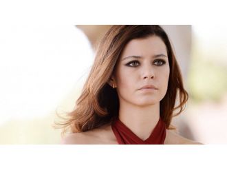 Beren Saat İsyan Etti