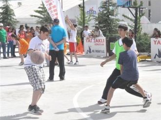 Sokak Basketbolu Müsabakaları Devam Ediyor