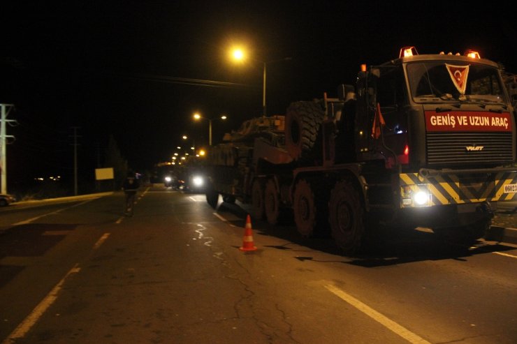 50'den fazla tank, 20. Zırhlı Tugay Komutanlığına götürüldü