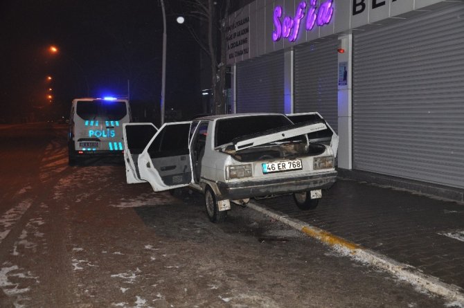 Elbistan'da otomobil bomba gibi patladı