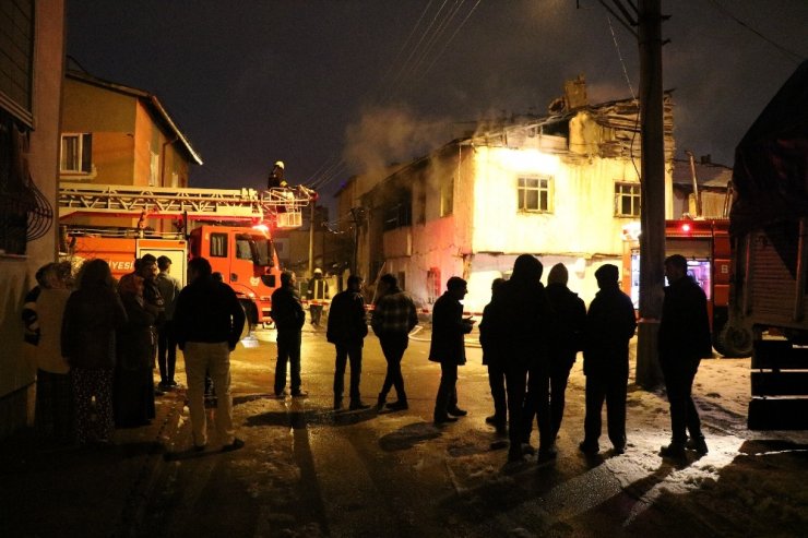 Çocuklarının evde kaldığını düşünen anne sinir krizi geçirdi