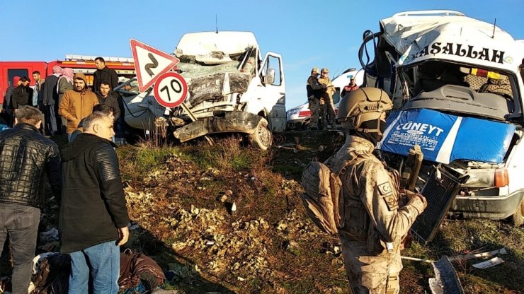 Şanlıurfa’da feci kaza: 2 ölü, 15 yaralı