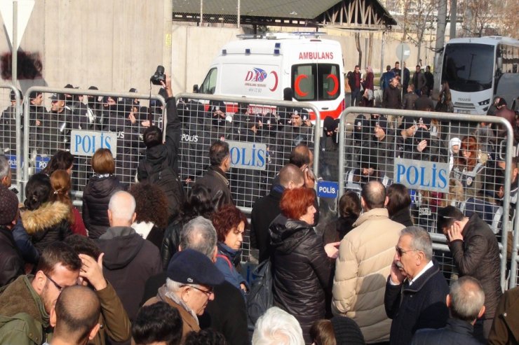 Güven tahliyesinin ardından ambulansla cezaevinden ayrıldı