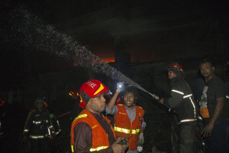 Binada çıkan ve çevreye yayılan yangında 70 kişi hayatını kaybetti