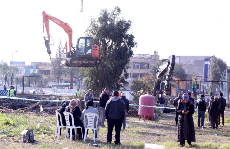 Göçük alanında endişeli bekleyiş sürüyor