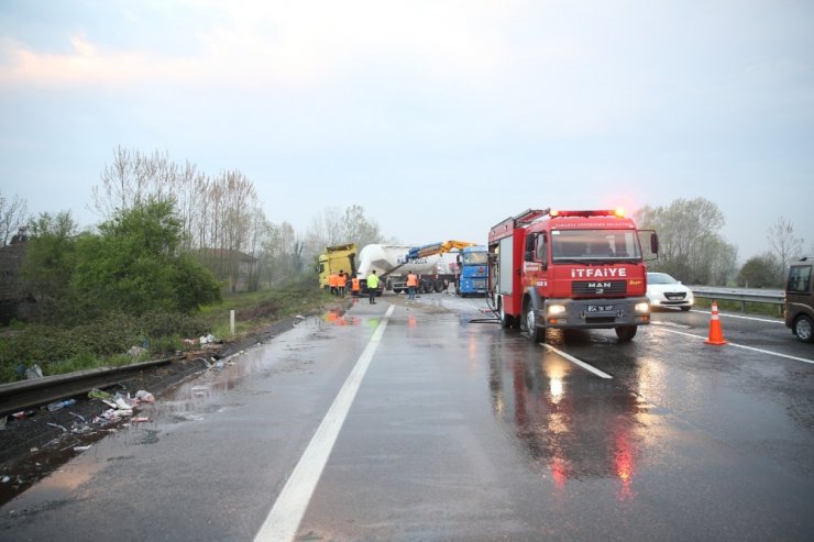 Yolcu otobüsü devrildi: 30 kişi yaralandı