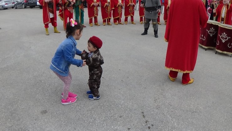 1,5 yaşındaki Yiğit bebek törene damga vurdu