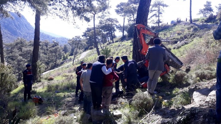 Sulama kanalında devrilen kepçenin operatörü hayatını kaybetti