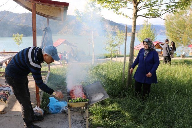 Kahramanmaraş'ta bahar geldi mesire alanları doldu taştı