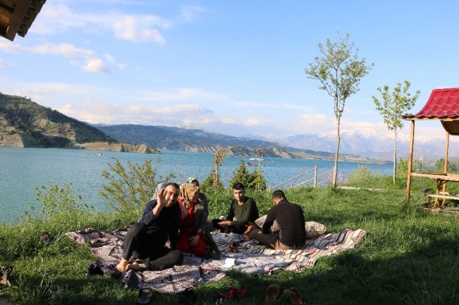 Kahramanmaraş'ta bahar geldi mesire alanları doldu taştı