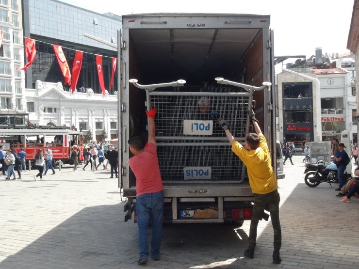 Taksim Meydanı’na bariyerler getirildi