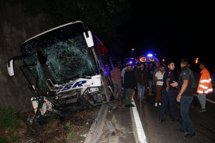 Bolu Dağı’nda otobüs traktöre çarptı: 1 ölü, 13 yaralı