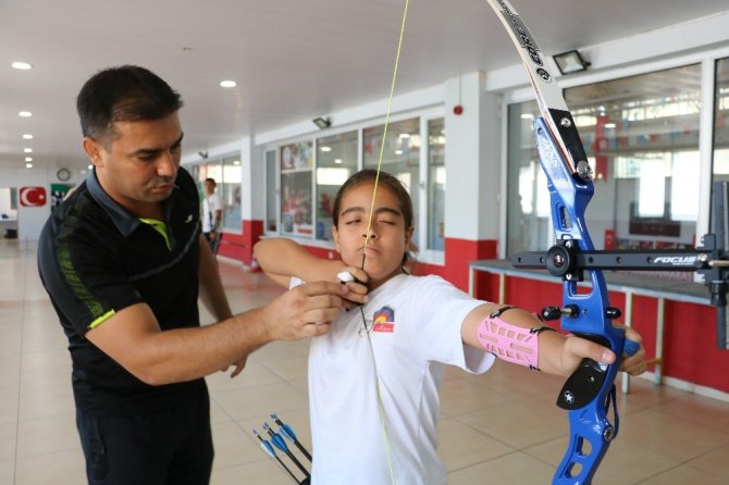 Türkiye şampiyonasında derece elde eden okçuların hedefi milli takım