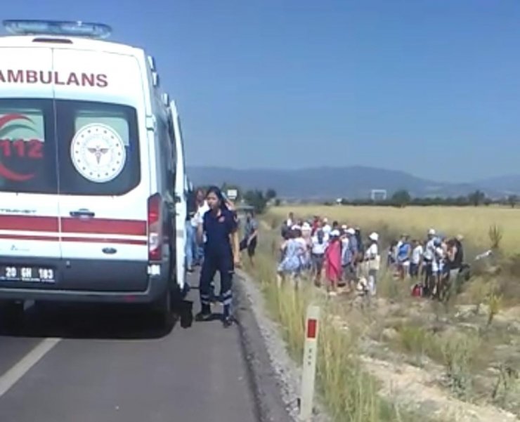 Turistleri taşıyan tur otobüsü kaza yaptı: 4 yaralı