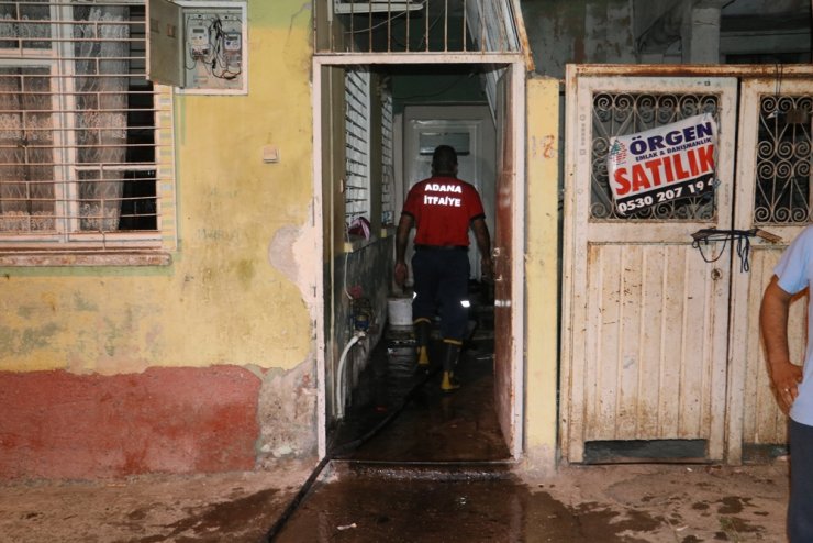 Buzdolabından yangın çıktı: 3 kişi dumandan etkilendi