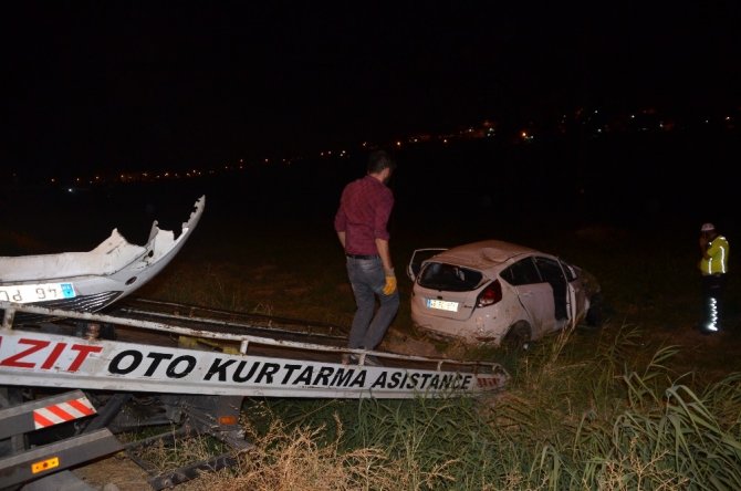 Kahramanmaraş'ta öğrenciler kiraladıkları otomobil ile kaza yaptı