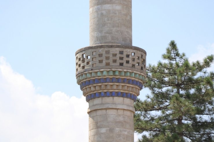 Görenleri Şaşırtan Camisiz Minare