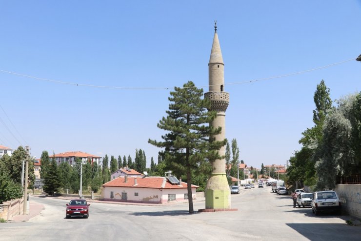 Görenleri Şaşırtan Camisiz Minare