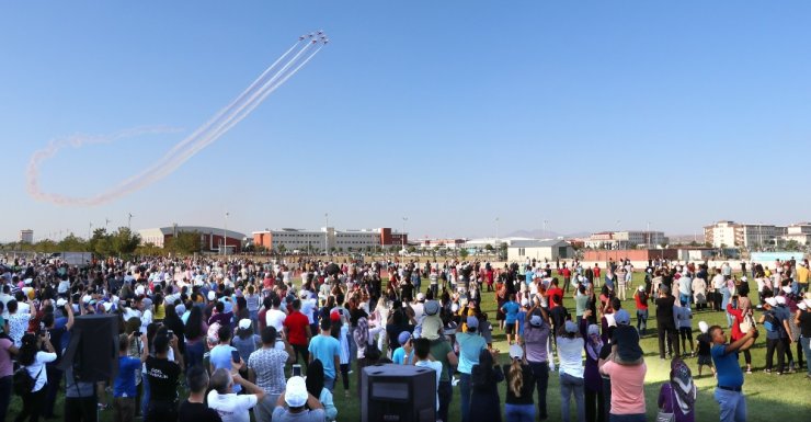 Türk Yıldızları, Aksaray semalarında nefesleri kesti