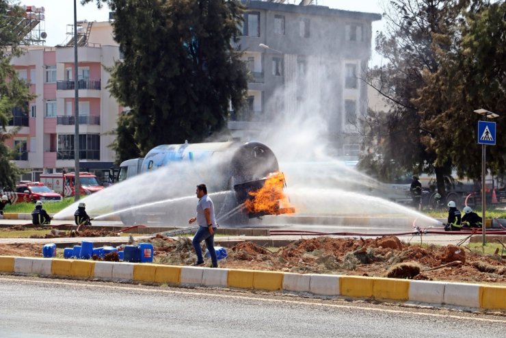 Antalya’da LPG tankeri 7,5 saattir yanıyor