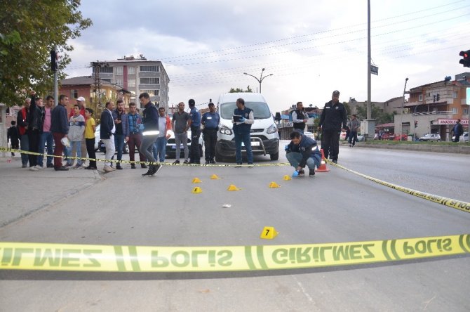 Elbistan'da  otobüs durağında kurşunlanarak öldürüldü