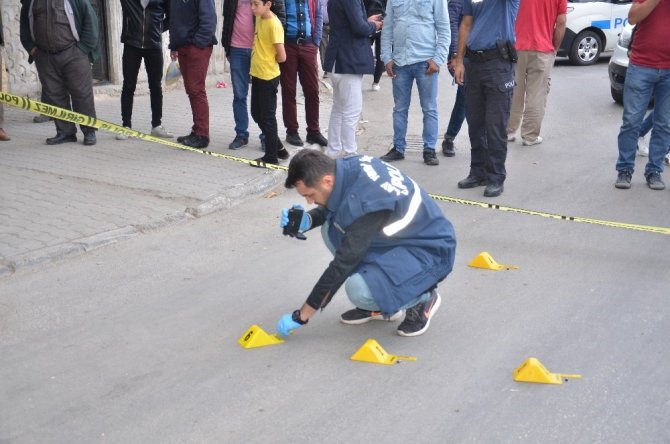 Elbistan'da  otobüs durağında kurşunlanarak öldürüldü