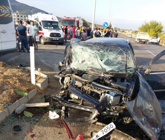 Kahramanmaraş’ta öğrenci servisi ile otomobil çarpıştı 1 ölü 15 yaralı