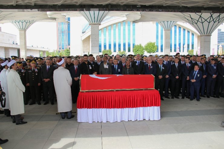 Şehide acı veda: Gelinliğiyle uğurladı