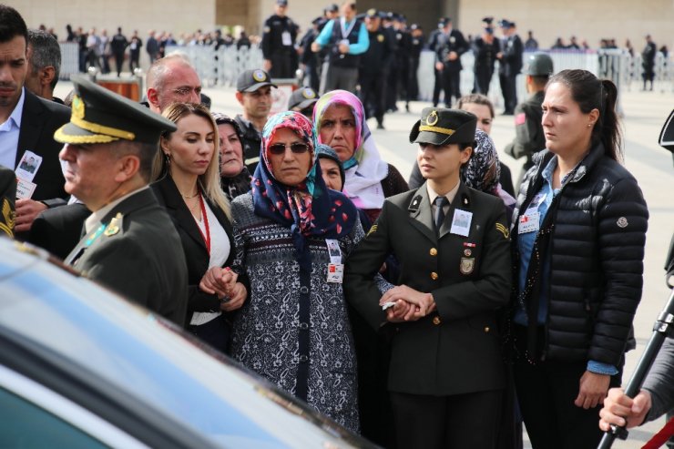 Şehide acı veda: Gelinliğiyle uğurladı