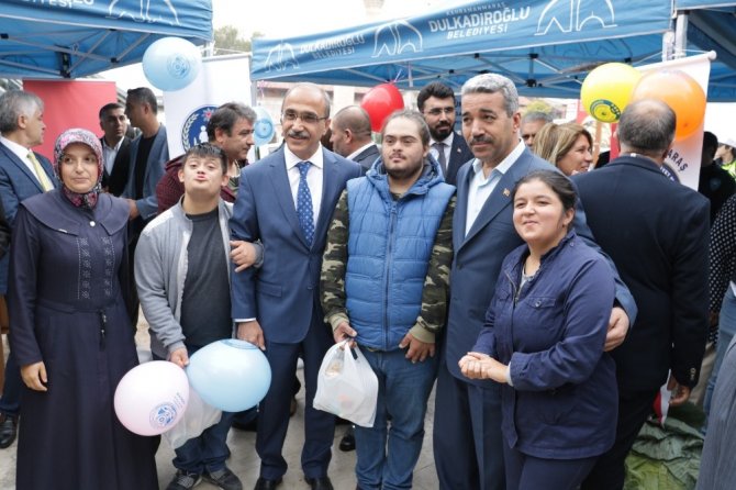 Polis Eşleri Derneği öğrenciler yararına kermes düzenlendi