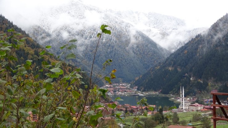 Uzungöl sonbahar gelinliğini giydi