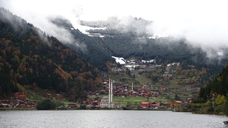 Uzungöl sonbahar gelinliğini giydi