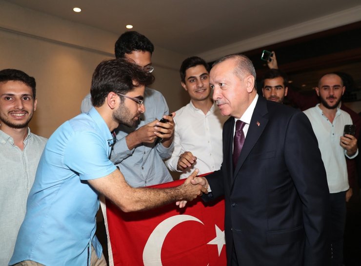 Cumhurbaşkanı Erdoğan’a Malezya’da coşkulu karşılama