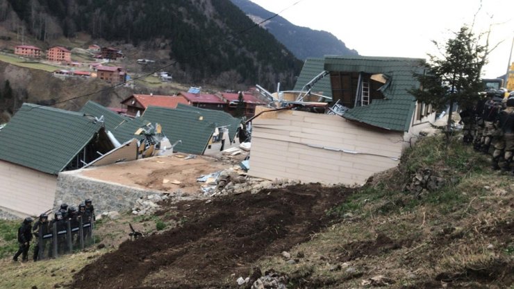 Uzungöl’de yıkımlar başladı