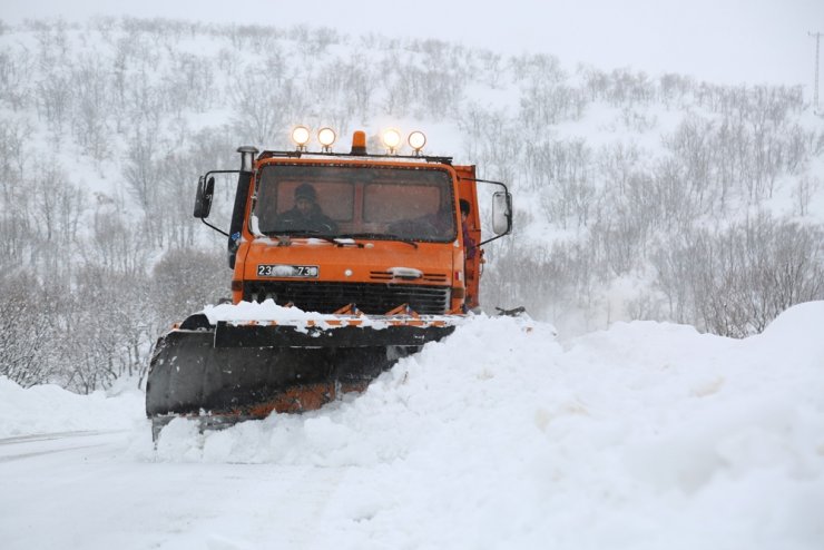 Tunceli’de kar: 155 köy yolu ulaşıma kapandı