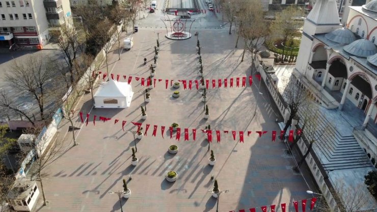 İstanbul’da yasağın ardından meydanlar boş kaldı