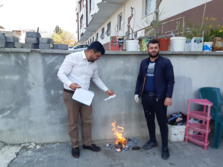 Mahallenin borcunu ödeyip veresiye defterini yaktırdı