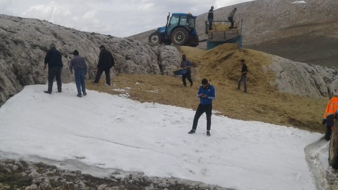 Ağustosa kadar erimeden kar saklamanın yöntemi: "Kürtük"