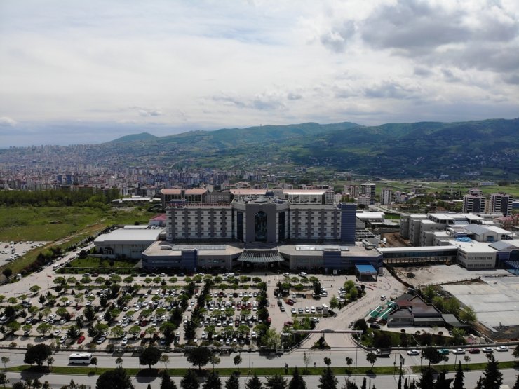 Hemşire ordusunun korona virüsle mücadelesi devam ediyor