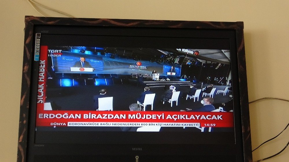 Vatandaşlar Cumhurbaşkanı Erdoğan’ın doğal gaz müjdesini heyecanla izledi